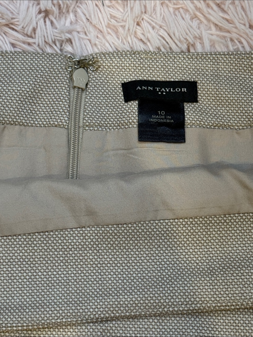 Ann Taylor Light Beige Pencil Skirt - Tailored Office Wear - Picture 2 of 5